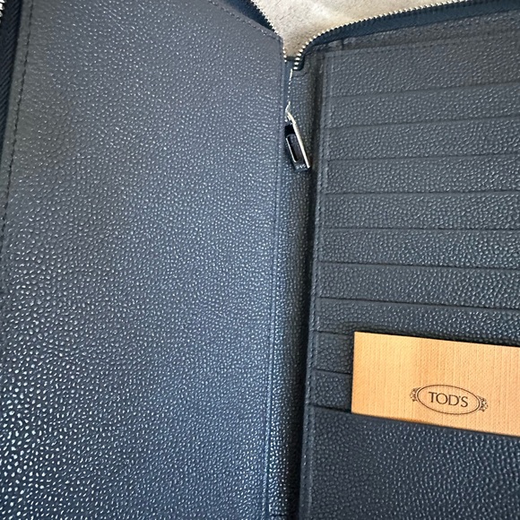 Tod’s men’s/ women’s wallet navy leather - Picture 10 of 17